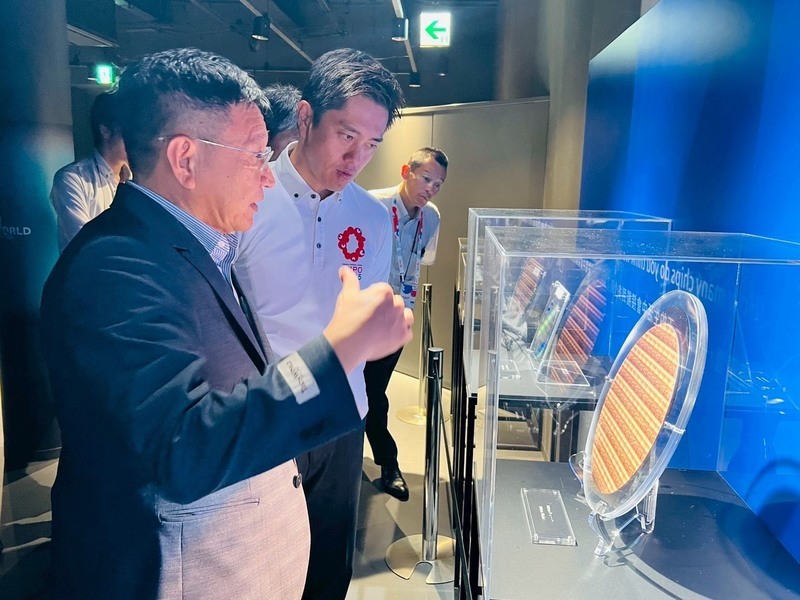 大阪府知事參觀世博TECH WORLD館 大讚「太棒了」