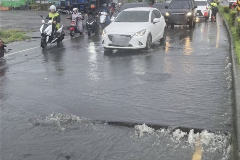 大雨釀桃園市16處災情　路面柏油隆起、地下道積水