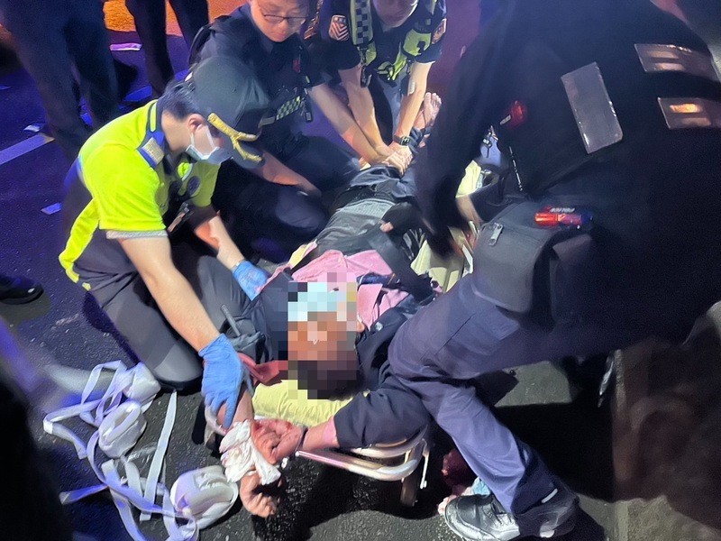 竹縣男子醉後持刀搶救護車　國道遭攔截壓制送醫