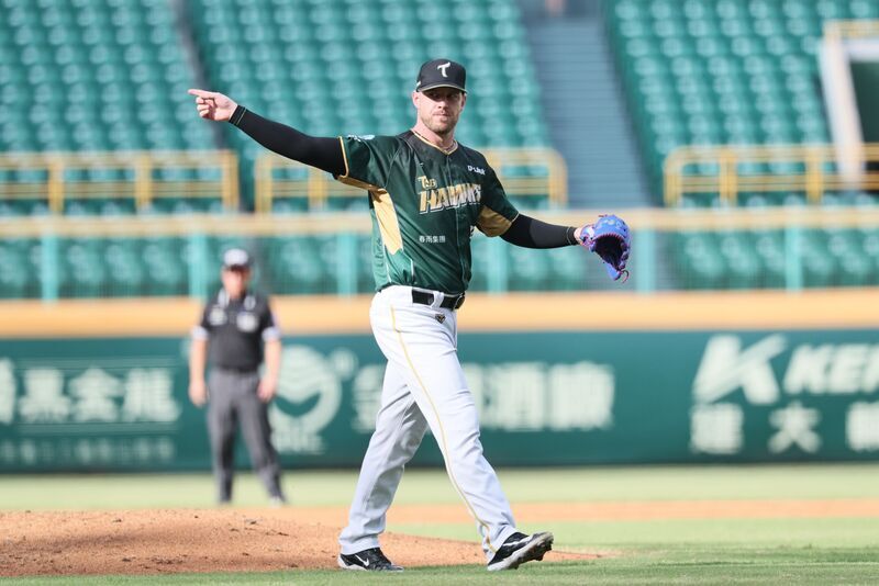 後勁跨季21連勝平聯盟紀錄　壽星魔鷹雙響砲