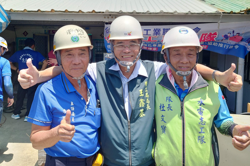 災後修繕案激增 台南做工行善團老闆級志工上場
