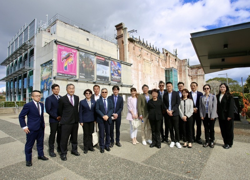 讓綠美圖變城市客廳 盧秀燕取經昆士蘭州立圖書館