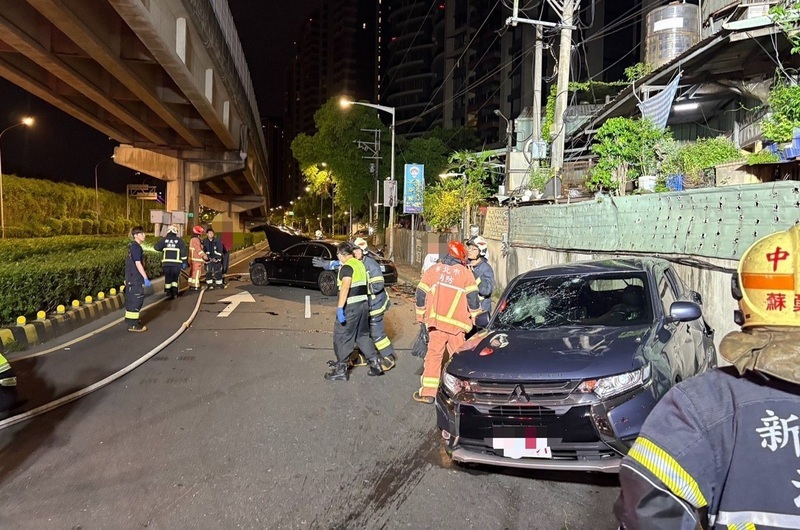 新北凌晨車禍 計程車未成年女乘客拋飛車外身亡