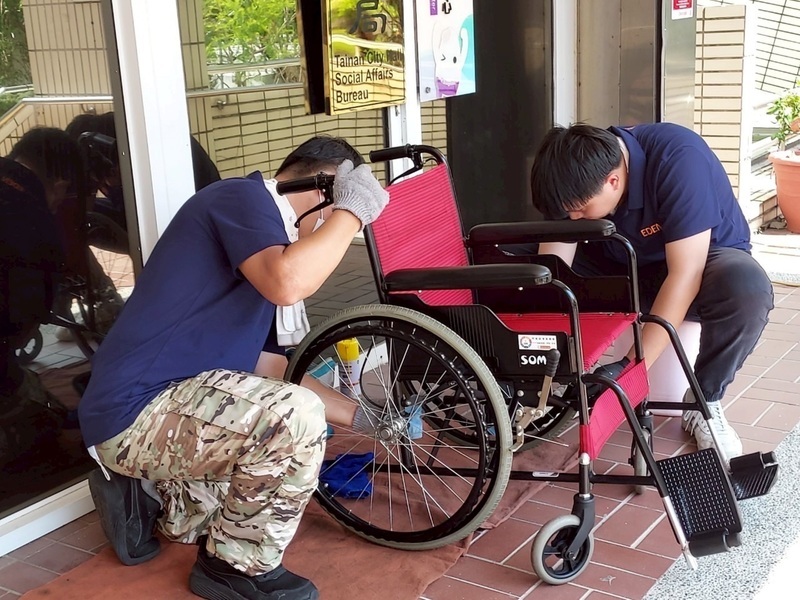 台南災後輔具清消 照顧身障者及高齡者生活細節