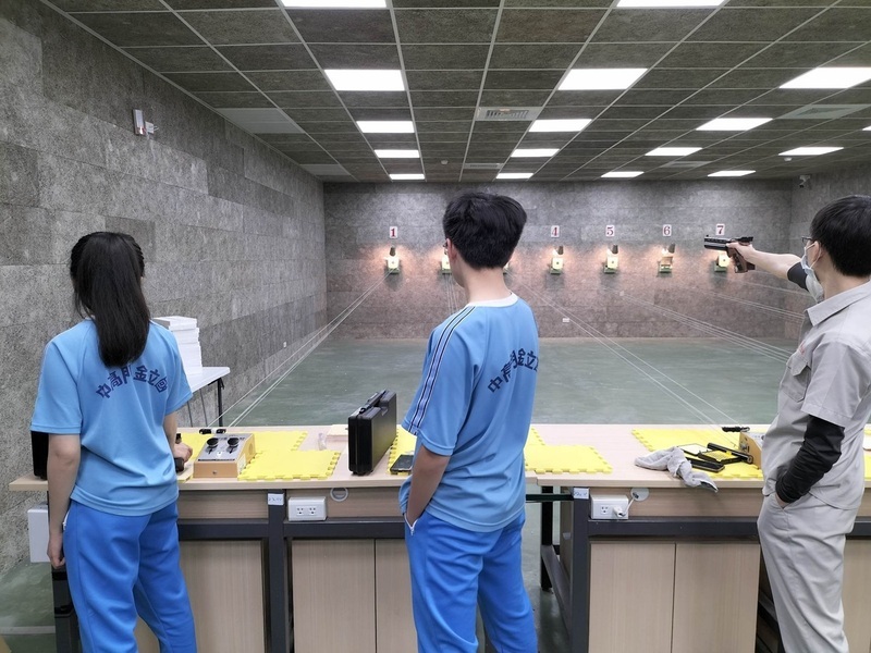 選修課展特色　金門高中射擊、馬公高中划獨木舟