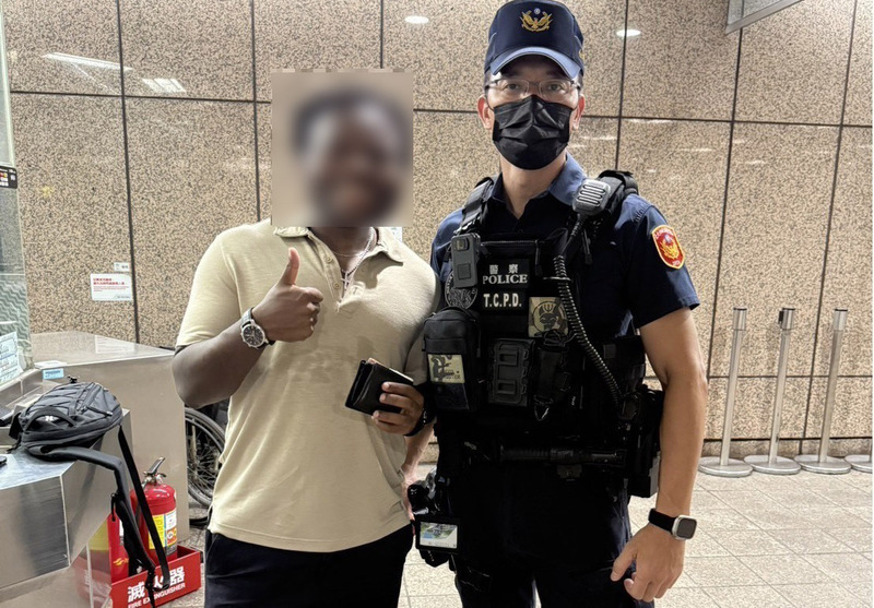 美籍男返美前遺失皮夾 北市捷警隊1小時助尋回