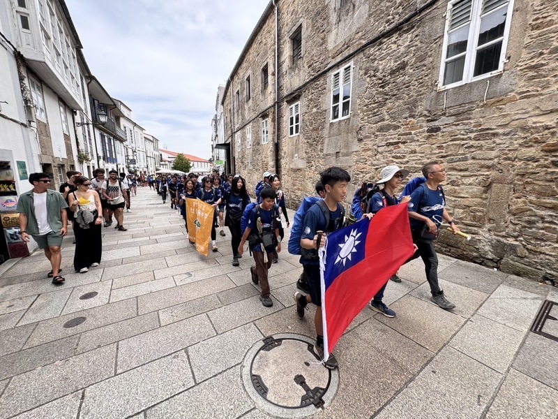 竹市光武國中走讀西班牙　師生徒步挑戰162公里