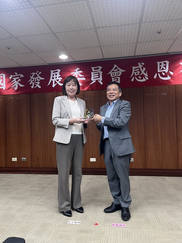 劉鏡清：下一代未來在AI 有矽光子台灣永遠第一大國