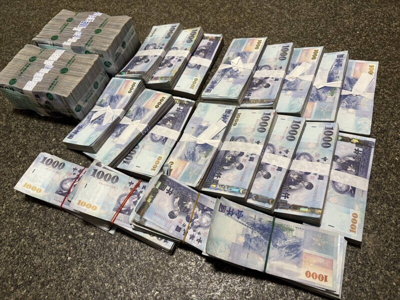 詐團稱出金遭扣要給錢疏通警　婦起疑報案逮車手