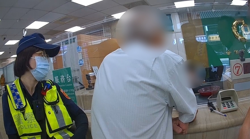 8旬男才被騙百萬再遇詐團 台中警勸阻提款保住30萬