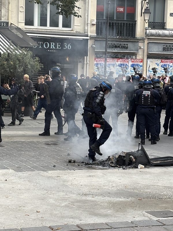 馬克宏任命新總理擋不了民怨 多地掀反政府示威