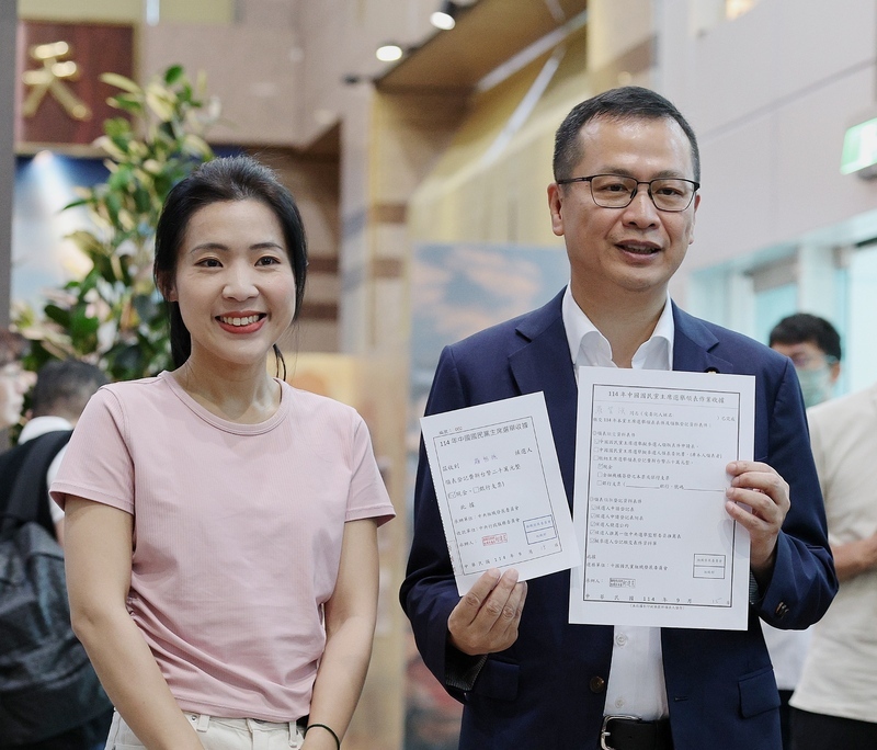 國民黨主席選舉　鄭麗文羅智強完成領表