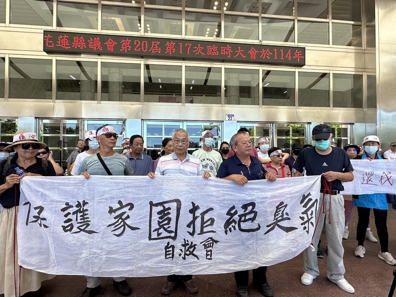 花蓮吉安垃圾燒近30小時 村民議會陳情要求凍預算