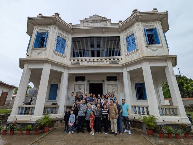 金門古蹟董允耀洋樓修復落成　後代跨海重返見證