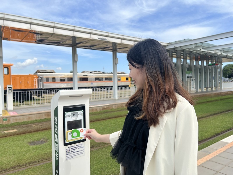 高雄購買第200萬套TPASS市民 享1年免費搭乘