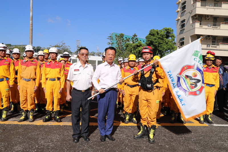 嘉雲兩縣支援花蓮救災 出動特搜隊捐2萬瓶消毒水