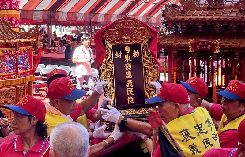 新北客家義民祭揭幕 變裝皇后以高跟鞋對話傳統