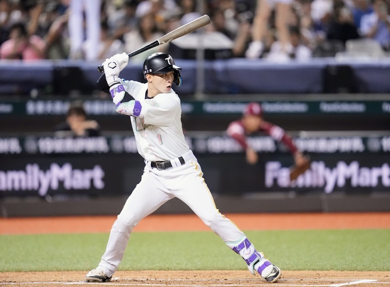 曾子祐點大巨蛋草皮軟腿負擔大　有設目標季後驗收