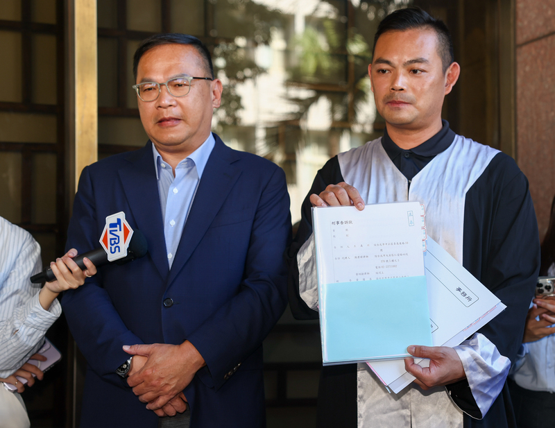 政壇跟拍風波　王義川告發黃國昌等人涉妨害秘密