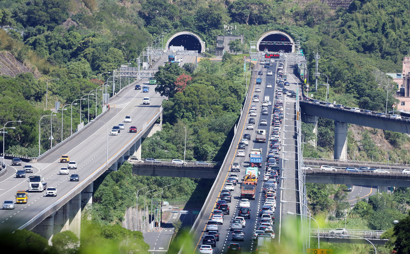 國慶連假首日北部湧車潮　公路局曝11日易壅塞路段