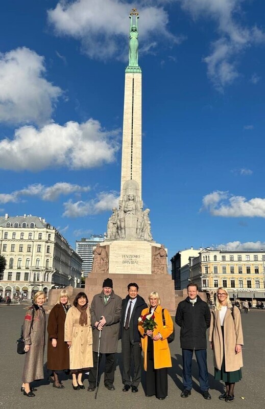 駐拉脫維亞代表李憲章卸任　拉國友台議員設宴歡送