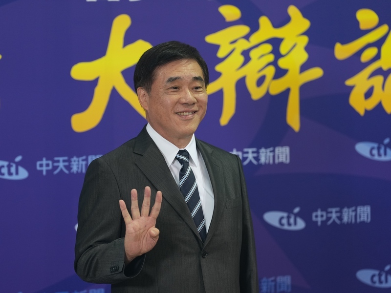 郝龍斌提網軍介選　羅智強籲追究、張亞中指應退選