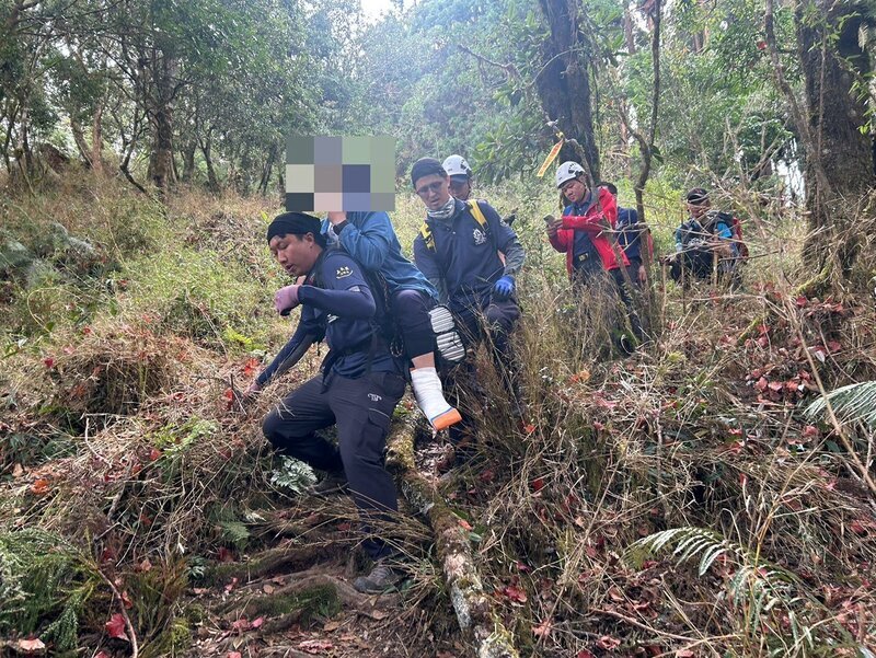 台南夫妻至阿里山攀登陡峭路線 女摔倒左腳踝疑脫臼
