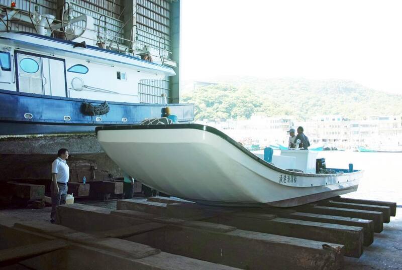 南方澳漁港年清逾5千噸垃圾　高效率清潔船助淨港