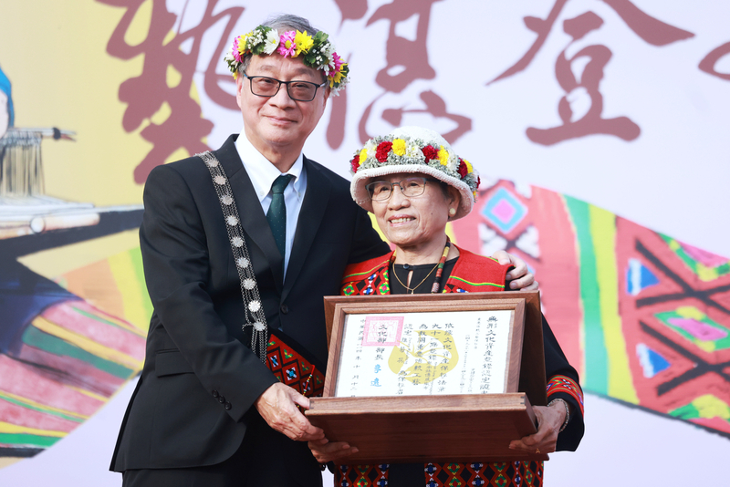李遠授證　表彰重要傳統工藝保存者孫菊花成就