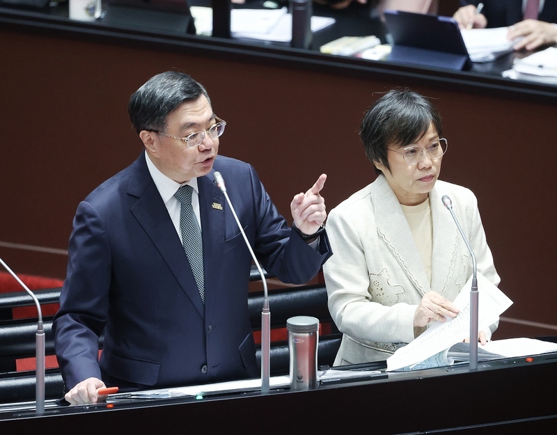 蘇巧慧建議都更產業法制化　卓榮泰支持