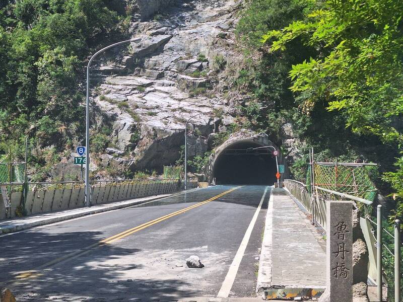 燕子口堰塞湖穩定溢流 不像馬太鞍溪夾帶大量土石