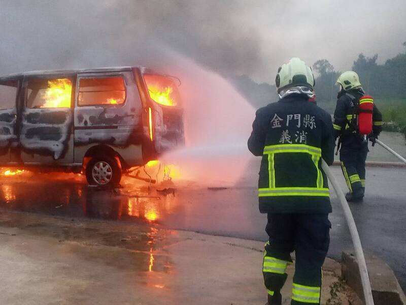 金門金湖水庫旁汽車火警　車內1人明顯死亡