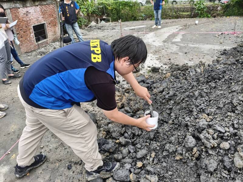 高雄大寮區農地遭倒廢棄物　2土石業者羈押禁見