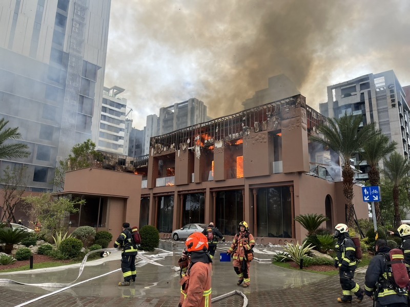 新北新店木造樣品屋火警　半小時撲滅無人受困