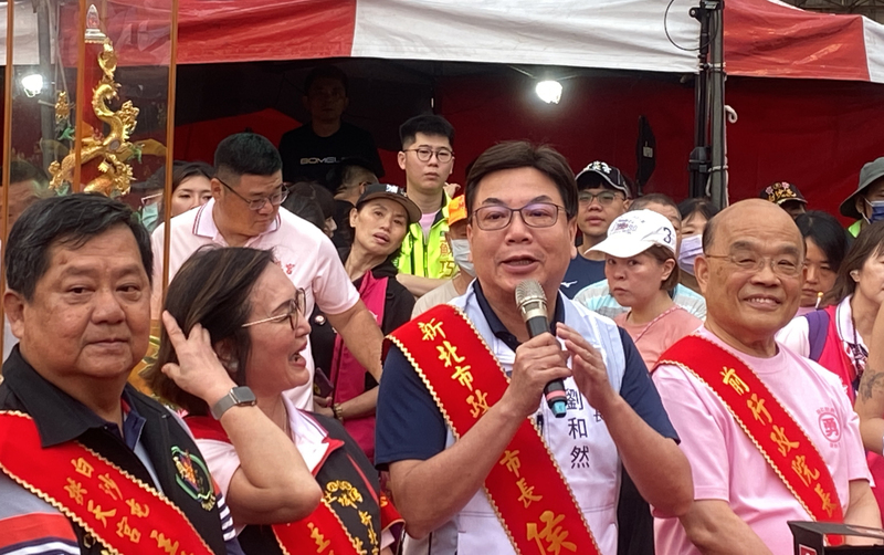 粉紅超跑新北贊境祈福 北辰宮48週年慶總統贈匾