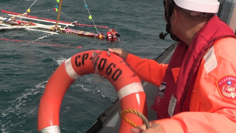 無動力風帆船台東新蘭外海翻覆 海巡馳援3人獲救