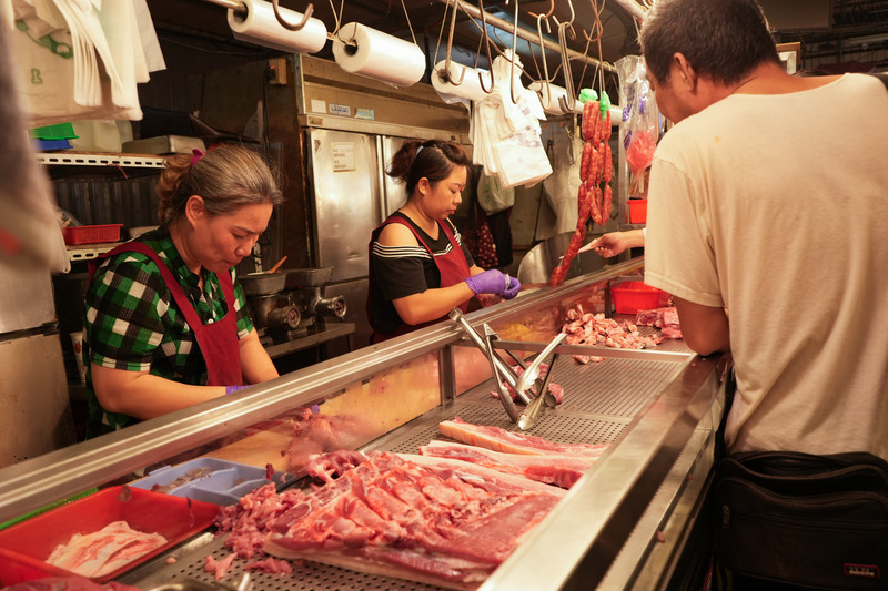 活豬拍賣恢復首日　屏東黃昏市場仍少見溫體肉