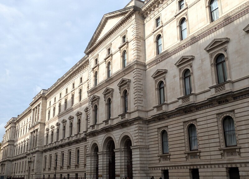 英中外長通話　中方籲「加快解決」緊迫問題