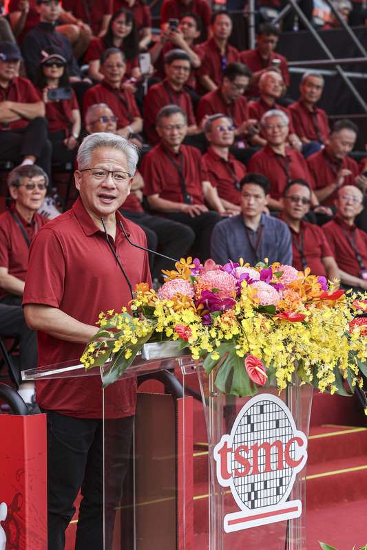 現身台積電運動會　黃仁勳：輝達和台積電是家人