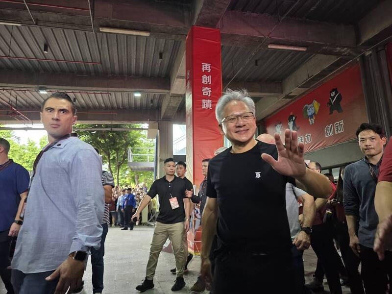 科技巨頭攻AI晶片受威脅？黃仁勳：輝達架構應用更廣