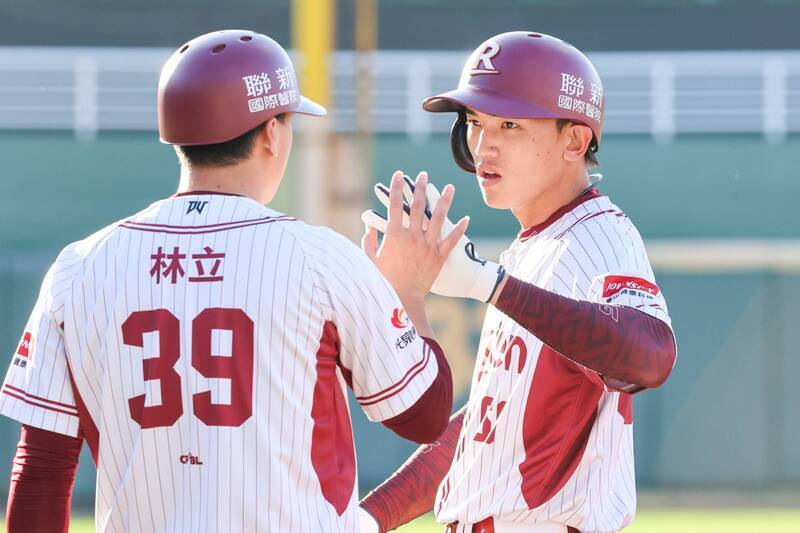 何品室融修正擊球點敲3安　教頭點出像柳田悠岐