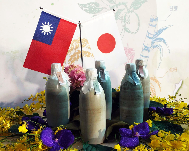 台日產業交流新火花　笠間燒酒瓶裝台灣農村釀酒