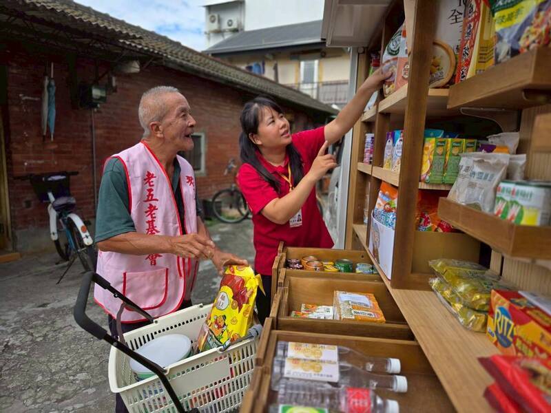 老五老基金物資車巡迴偏鄉客製支援 長者心願得實現