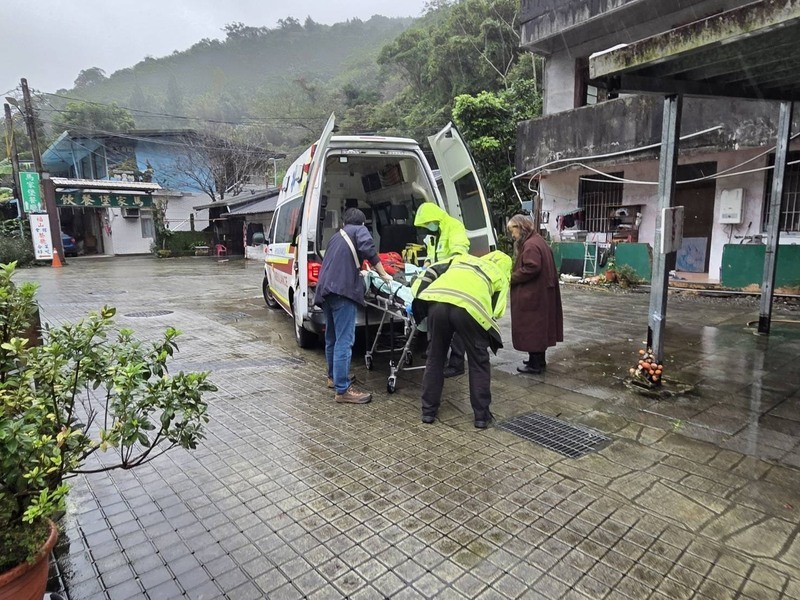 新北烏來偏鄉村民大出血　巡迴醫山中救援搶命