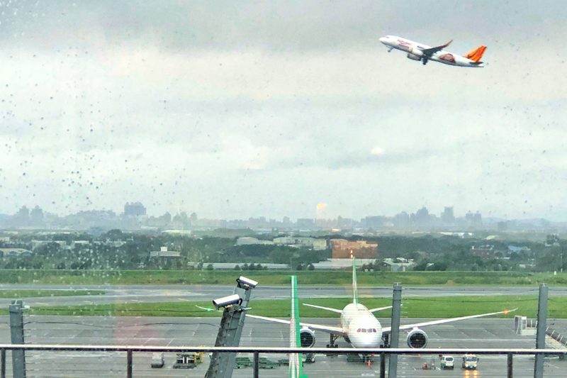 颱風鳳凰登陸　桃園機場公司：12日航班正常運作