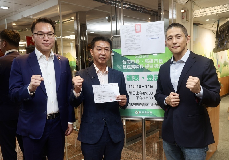 登記高雄市長初選　許智傑：我是黨內最大公約數