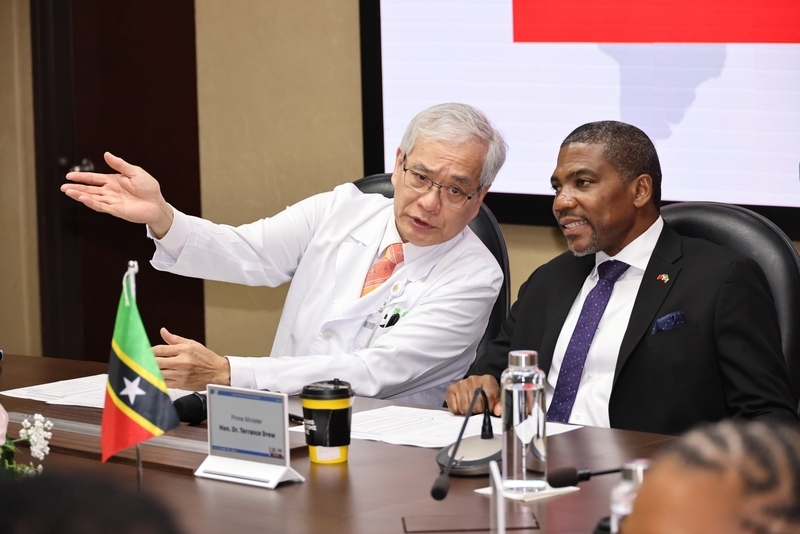 聖克里斯多福總理訪北榮 盼深化醫療合作