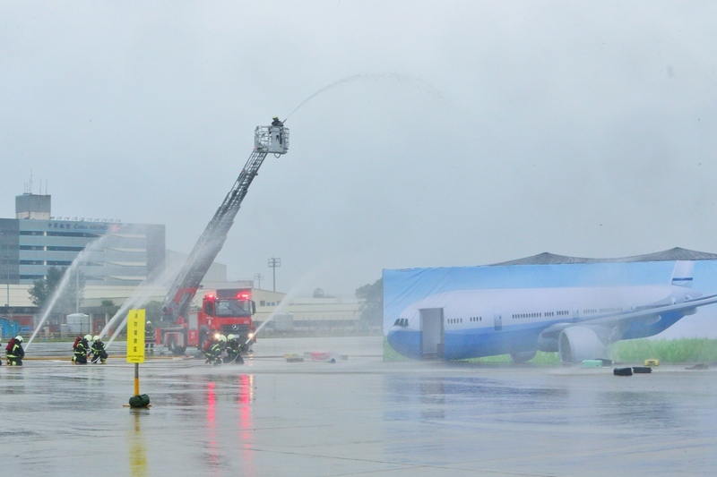 桃園機場舉行空難災害防救演習　強化應變量能