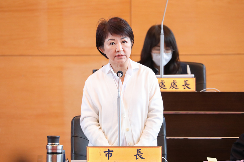 陳世凱拍宣導片 盧秀燕:宣導交通新政理所當然