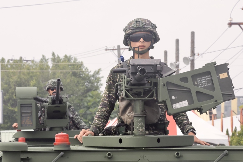 海軍營區開放22日高雄登場　救難艦大武軍艦首開放登艦